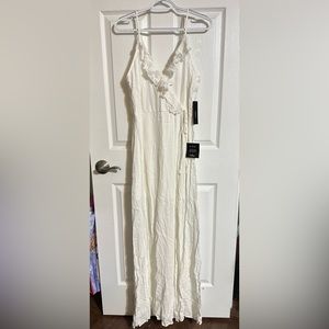 NWT Women’s White Lulus Maxi Dress, L